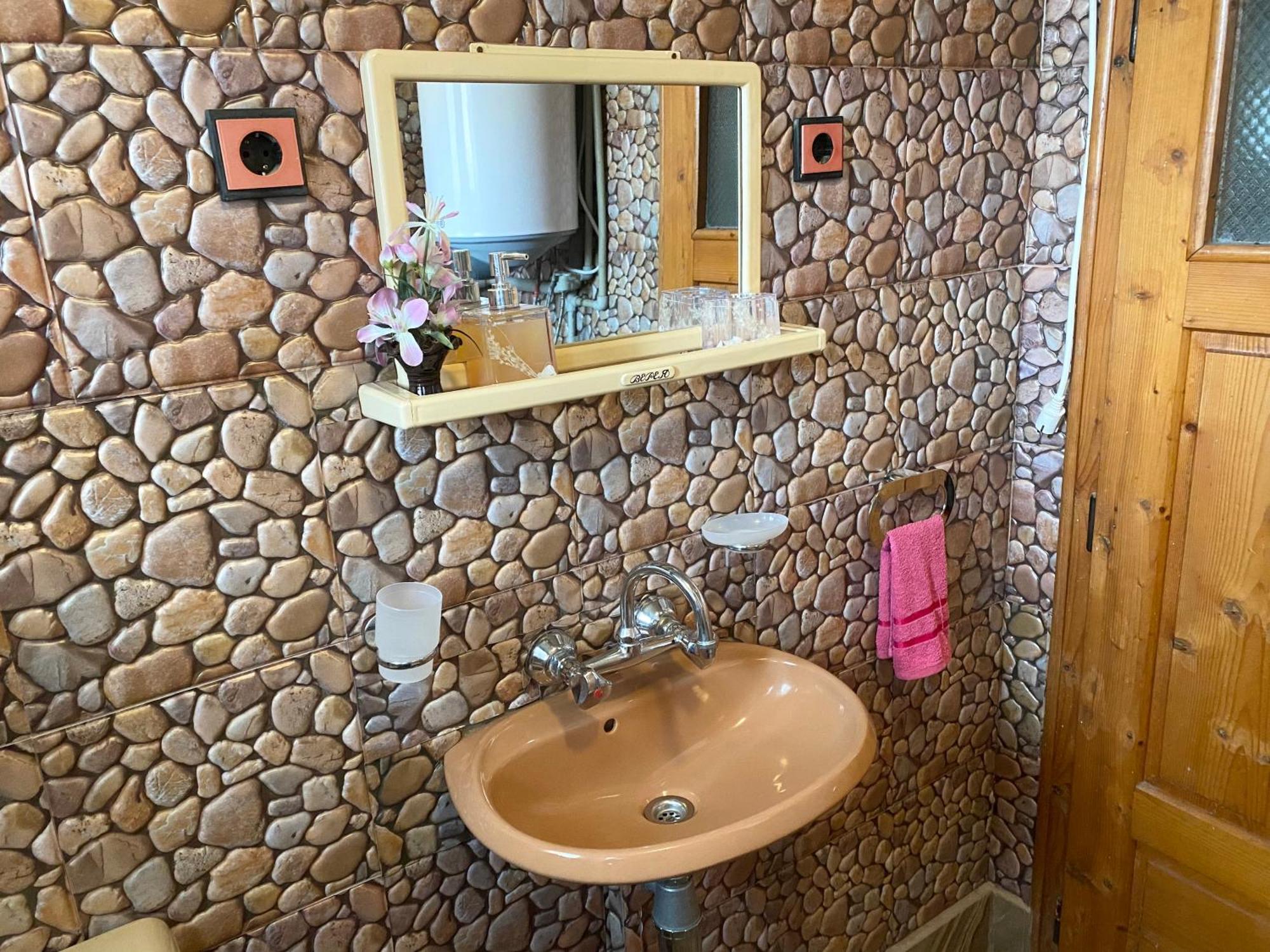 Niya Guest House Beli Iskar Bagian luar foto